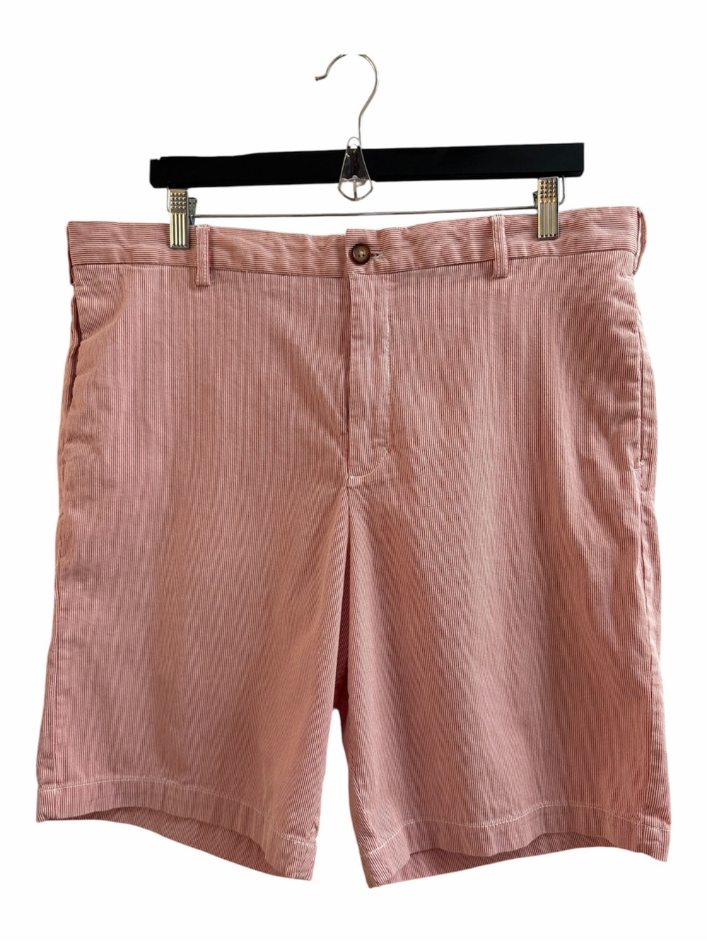 IZOD SHORTS, Men’s Size 38, Red & White Seersucker Flat Front Shorts, Excellent.